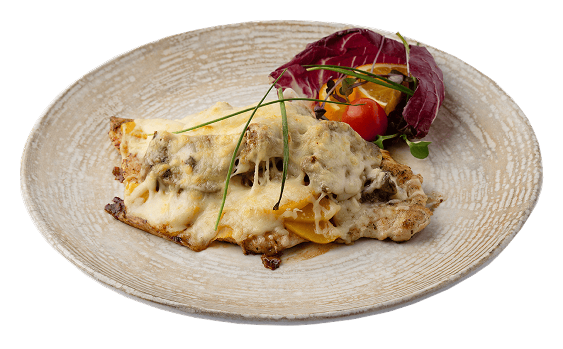 Mezőgazdasági lasagnés étel sajttal és salátával, Nosztalgia Étterem kínálatában a tradicionális magyar éttermek hangulatában.