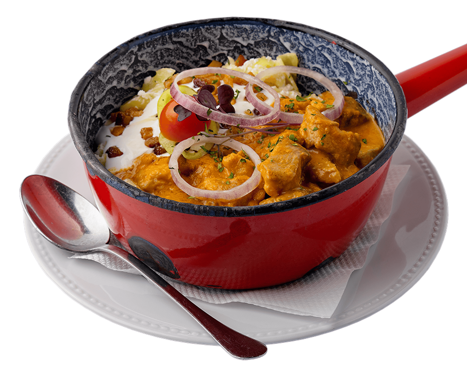Csirke curry zöldségekkel és friss zöldségekkel, nosztalgikus éttermi hangulatban, autentikus magyar és nemzetközi konyha kedvelőinek, kiváló éttermi élmény.