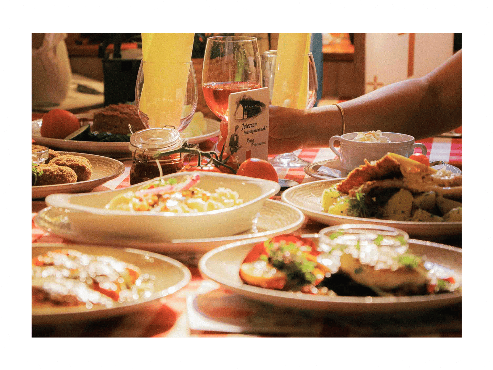 Ízletes magyar ételek és hagyományos fogások, hangulatos étterem környezet, családias légkör a Nosztalgia Étteremben, ahol a minőség és a vendégélmény a legfontosabb.